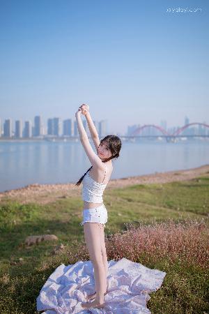 亭亭玉立四月天月色阑珊处情已晚